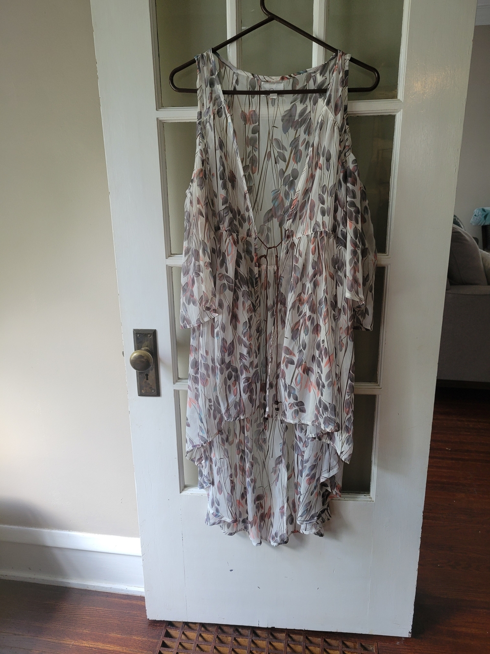 Blu Heaven Floral Camono Medium Cold Shoulder High Low Flowy Sleeve Lightweight